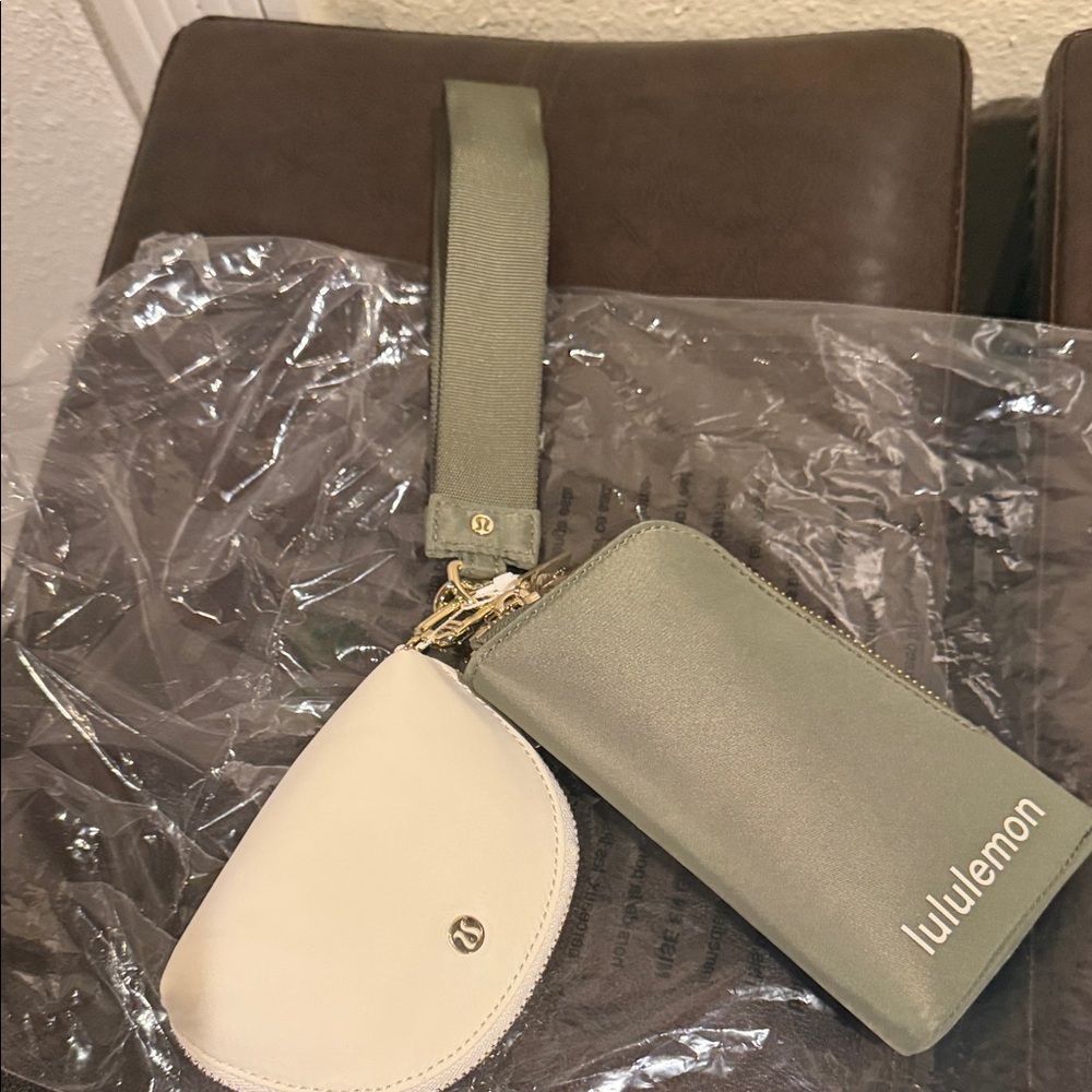 Lululemon Athletica Green and White Wallet Set
